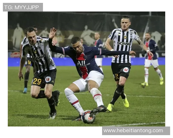 埃门与阿尔克马尔精彩对决结果揭晓球迷热议比赛亮点与表现分析 埃门与阿尔克马尔精彩对决结果揭晓球迷热议比赛亮点与表现分析