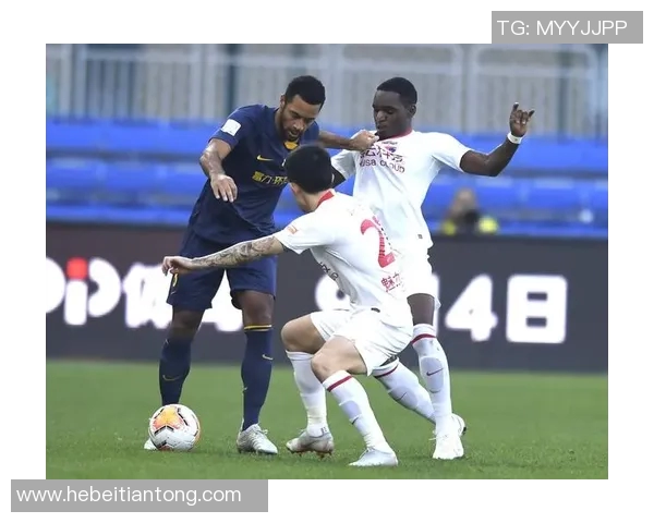 富力队内对抗赛精彩纷呈球员们展现出色技艺与团队默契