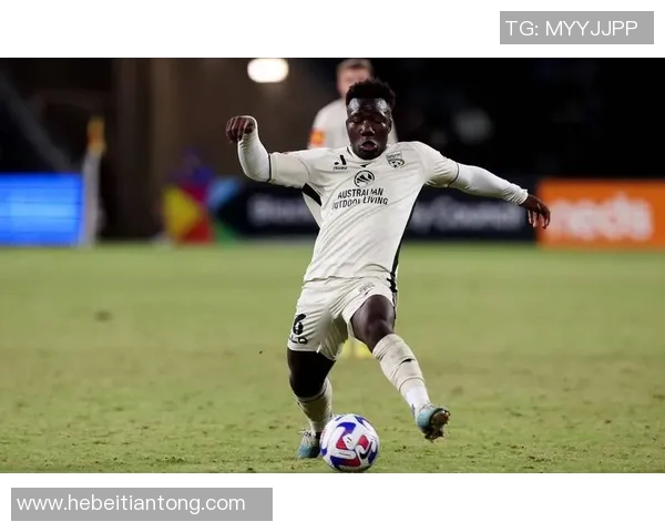 法尔肯堡与赫根的激烈对决揭示足球战术与球队实力的较量 法尔肯堡与赫根的激烈对决揭示足球战术与球队实力的较量