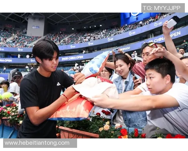 杭州网球队状态引发热议球迷对表现和战术展开激烈讨论MBA 杭州网球队状态引发热议球迷对表现和战术展开激烈讨论MBA