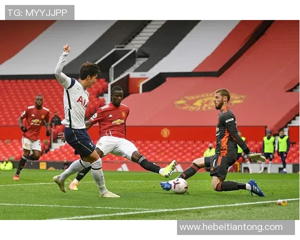 曼联与热刺激战正酣文字直播全程回顾精彩瞬间与战术分析 曼联与热刺激战正酣文字直播全程回顾精彩瞬间与战术分析